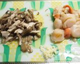 *魚介類と舞茸のガーリックソテー*作り方1写真