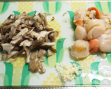 *魚介類と舞茸のガーリックソテー*作り方1写真