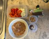 揚げない！鶏もも肉とナッツのピリ辛炒め作り方1写真