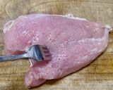 お弁当に！鶏ムネの濃厚ピリ辛ニンニク炒め作り方2写真