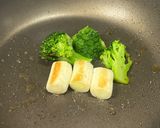 長ねぎとブロッコリーの赤味噌汁作り方2写真