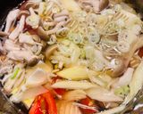 筍とトマトとしめじのふわ卵コンソメ味噌汁作り方2写真
