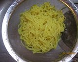 ラー油をトッピング♪冷たいラーメンサラダ作り方3写真