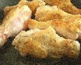 鶏手羽元とグリーンピースの煮込み作り方2写真