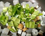 こんにゃくとピーマンとちくわの炒め物作り方3写真