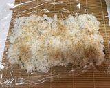 胡麻とサーモンでカリフォルニアロール作り方2写真