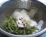☆ピリ辛なカブと茎わかめの浅漬け☆作り方3写真