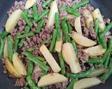簡単今日の夕飯インゲンじゃがいも挽肉甘辛炒め主菜作り方8写真
