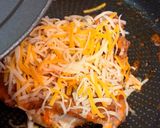 チーズ乗せ鶏もも肉のケチャマスタード焼き作り方5写真