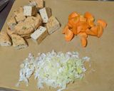 鶏団子とがんもと人参の煮物作り方1写真
