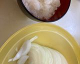 玉ねぎでかさ増し!鶏胸肉大根おろし煮作り方1写真