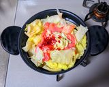 鶏もも肉とレタスの旨辛オイル鍋作り方2写真
