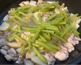 タケノコと山ふきと鶏もも肉の煮物作り方5写真