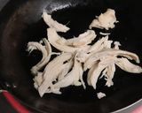 簡単★レンジ蒸し鶏とブロッコリーの炒め物作り方4写真