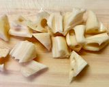 刺激爆弾!手羽元と根菜のレモネード炒め作り方3写真