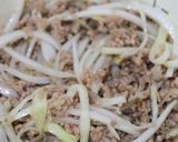 塩麹で♪豚ひき肉と豆苗のカレースープ作り方2写真