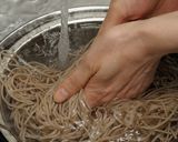 夏のダイエット麺・梅納豆おろし蕎麦作り方5写真