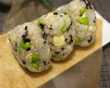 子どもが喜ぶ♪枝豆チーズの塩昆布おむすび作り方5写真