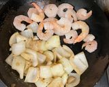 ぷりぷり海老とトマトのコンソメバター炒め作り方3写真