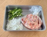 豚こまと夏野菜のみそチーズ包み焼き作り方1写真