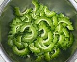 ゴーヤのピリ辛おかかマヨサラダ作り方1写真