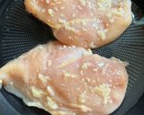 しっとりジューシー鶏もも肉の蒸し煮作り方2写真