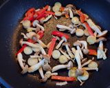 ネギとキノコとパプリカのバター焼きうどん作り方5写真