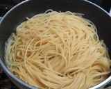 緑の夏野菜とフランクフルトのピリ辛パスタ作り方12写真