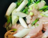 鶏肉と長ネギの白味噌炒め生姜添え作り方1写真