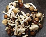 鶏もも肉ときのこのパエリア〜レモン添え作り方2写真