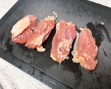 大葉で挟んだ♪鶏もも肉の梅酢炒め作り方1写真