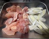 ほっこり美味しい！焦がしネギと鶏肉の親子そば作り方1写真