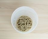 サラダポットで麺ランチ~オクラそば作り方3写真
