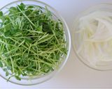 塩麹で♪豚ひき肉と豆苗のカレースープ作り方1写真