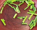 さば味噌煮缶でにんにくの芽とパプリカ炒め作り方2写真