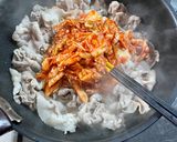 材料３つ！超簡単で美味しい豚キムチ炒め作り方3写真