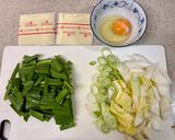 ニラ玉チーズおうどん作り方1写真
