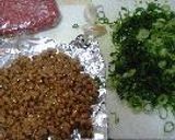 カリカリ納豆とひき肉の焦がし醤油スパゲッティ作り方1写真