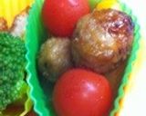 お弁当に♪つくね＋トマトのかわいいお団子作り方2写真