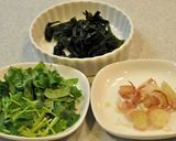 茗荷*三つ葉*わかめのすまし汁作り方1写真