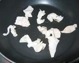 鳥皮とセロリの炒め物作り方1写真