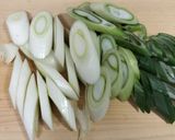 豚トロと長ネギのにんにく醤油炒め作り方1写真