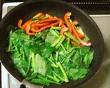 アジアン風鶏もも肉のバジル炒め作り方1写真