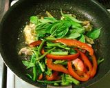 アジアン風鶏もも肉のバジル炒め作り方3写真
