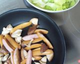 炒めたレタスとソーセージの絶品おかず作り方3写真