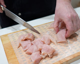 やわらか鶏むね肉とさつまいもの黒酢炒め作り方3写真
