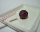 簡単＊最速＊綺麗＊巨峰の皮むき＆タネ取り作り方1写真