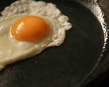 いつもの玉子でちょっぴり濃厚な目玉焼きに作り方5写真