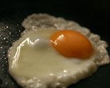 いつもの玉子でちょっぴり濃厚な目玉焼きに作り方6写真