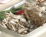 きのこと豚バラ肉のビビンバ作り方1写真